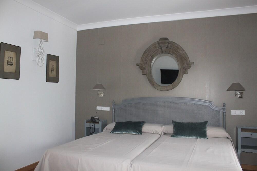 Hotel Villa Maria Cabra Esterno foto